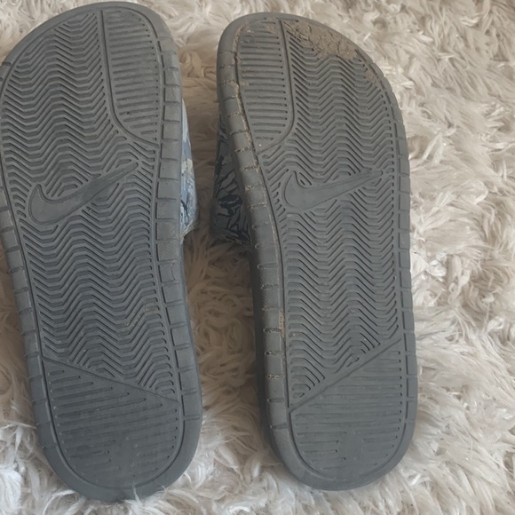 Grey Nike Slides - Picture 2 of 4